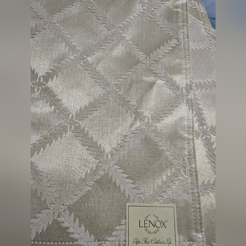 Set Of 4 Cream Patterned Elegant Lenox Laurel Leaf Placemats & Matching Napkins - Picture 10 of 16